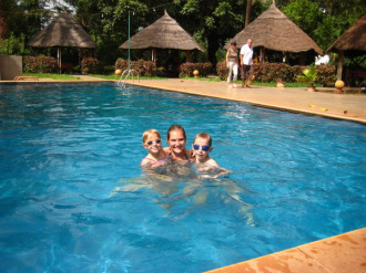 05 La Piscine De L OK Inn